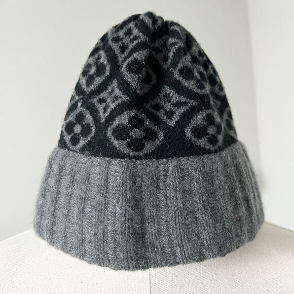 Louis Vuitton Inventeur 100% Cashmere Knit Beanie Cap in Black and Gray - Picture 4 of 6